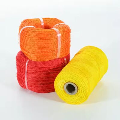 날씨에 강한 포장을 위한 경첩 디자인의 고시인성 색상 3가닥 PE 로프